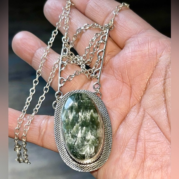 Seraphinite Crystal Pendant Necklace - Picture 3 of 12